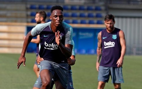 El defensor Yerry Mina realizó su primer entrenamiento de la temporada con el Barcelona