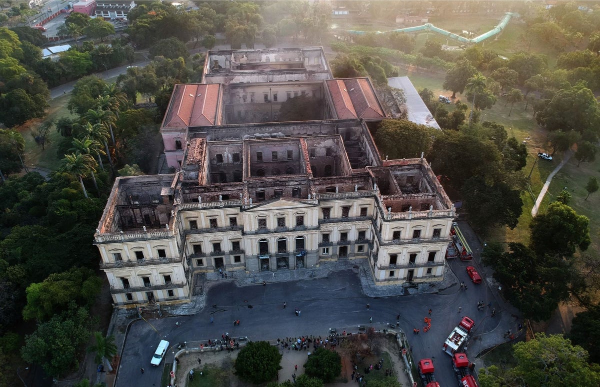 Vista de drone del Museo Nacional de Río de Janeiro luego del incendio.