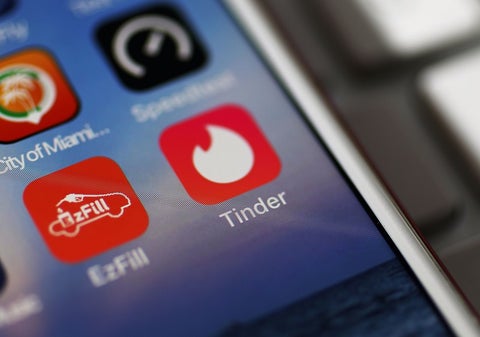 Teléfono celular, Tinder