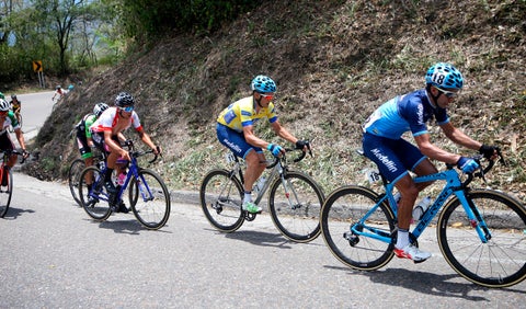 El pelotón principal durante la sexta etapa del Clásico RCN 2018