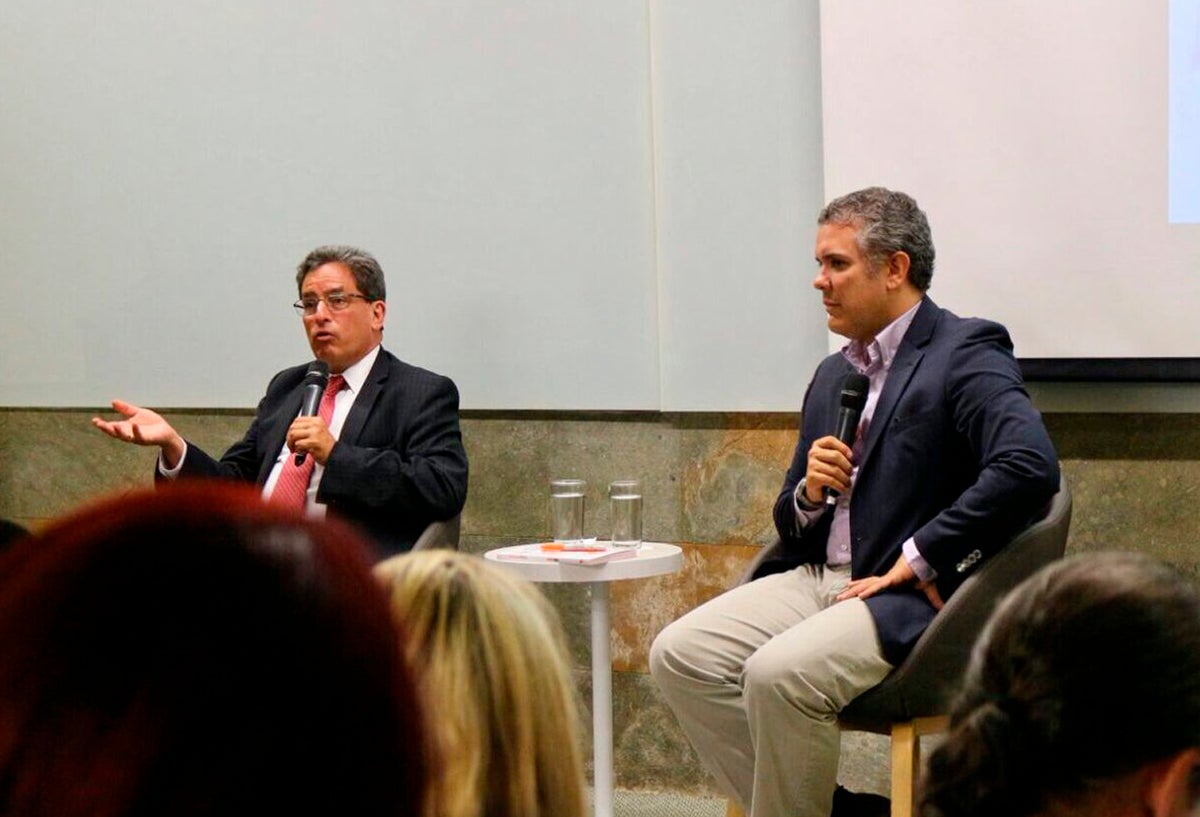 Alberto Carrasquilla junto a Iván Duque