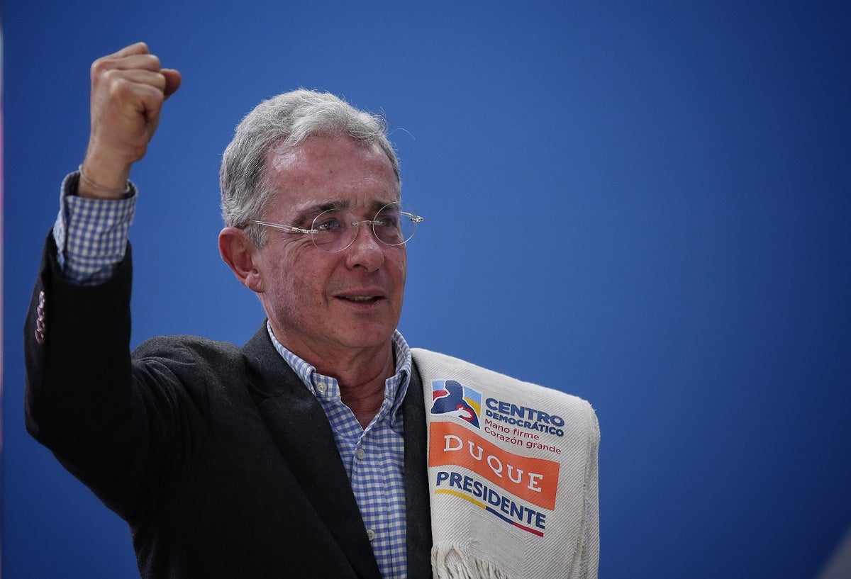 El senador Álvaro Uribe insistió en que Juan Manuel Santos recibió aporte de Odebrecht.