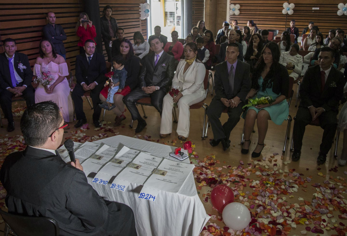 Casatón por la paz, una boda masiva muy especial
