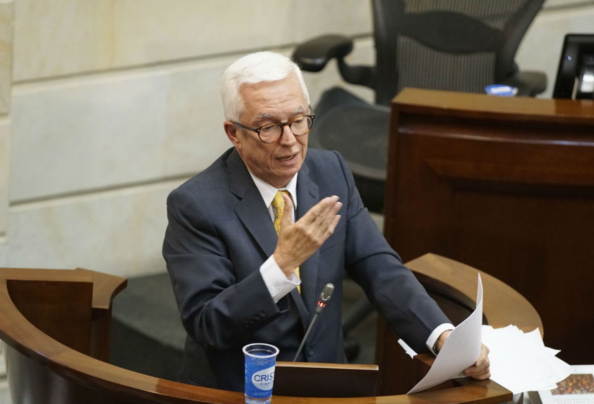 El senador Jorge Enrique Robledo insistió en la corrupción de los Bonos Agua.