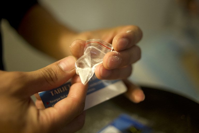 El microtráfico de drogas en los colegios preocupa a las autoridades en el país.