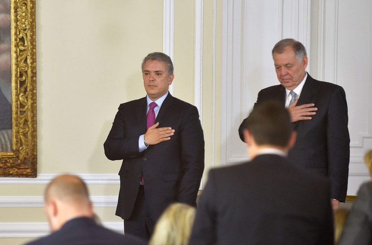 Alejandro Ordóñez (der.) asumió como nuevo embajador ante la OEA