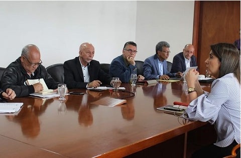 Profesores de Fecode y ministra de Educación MAría Victoria Angulo