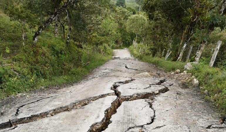 Falla geológica generó enormes grietas y deslizamientos de tierra en San Eduardo (Boyacá)