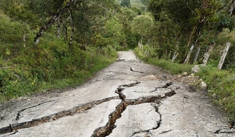 Falla geológica generó enormes grietas y deslizamientos de tierra en San Eduardo (Boyacá)