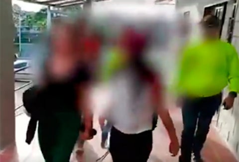 Laura Sofía Gonzalez y Laura Valeria Melo, custodiadas por la Policía en Antioquia