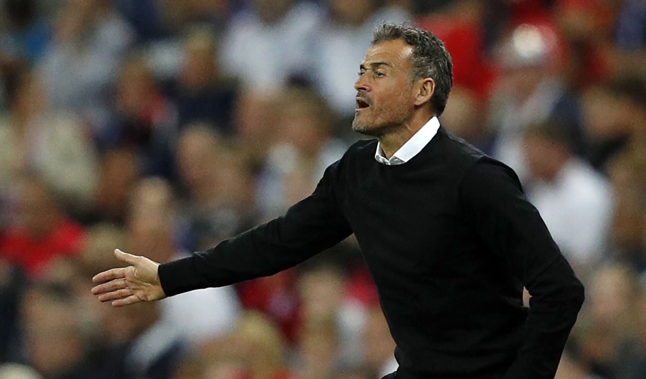 Luis Enrique dirigiendo a España en su victoria ante Inglaterra 2-1