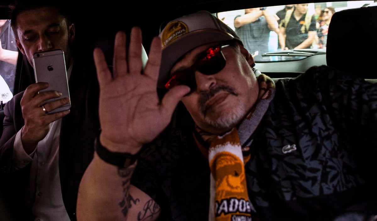 Diego Maradona cuando arribó a México para asumir como técnico de Dorados de Sinaloa