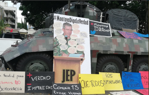 Plantón contra el general retirado, Mario Montoya.