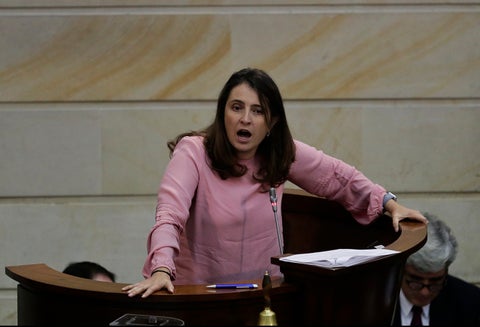 La senadora Paloma Valencia difundió una columna que contiene esa idea de cofinanciación de la educación pública.