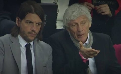 Pascual Lezcano y José Pékerman viendo a los jugadores de la selección Colombia