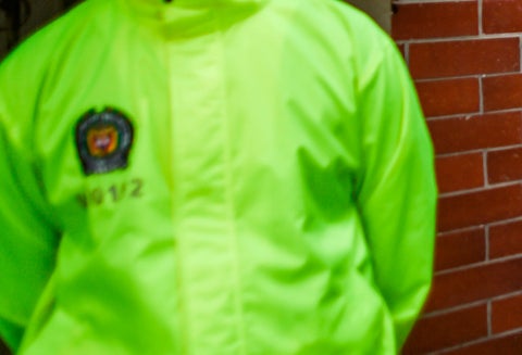 Un policía durante un patrullaje en Bogotá