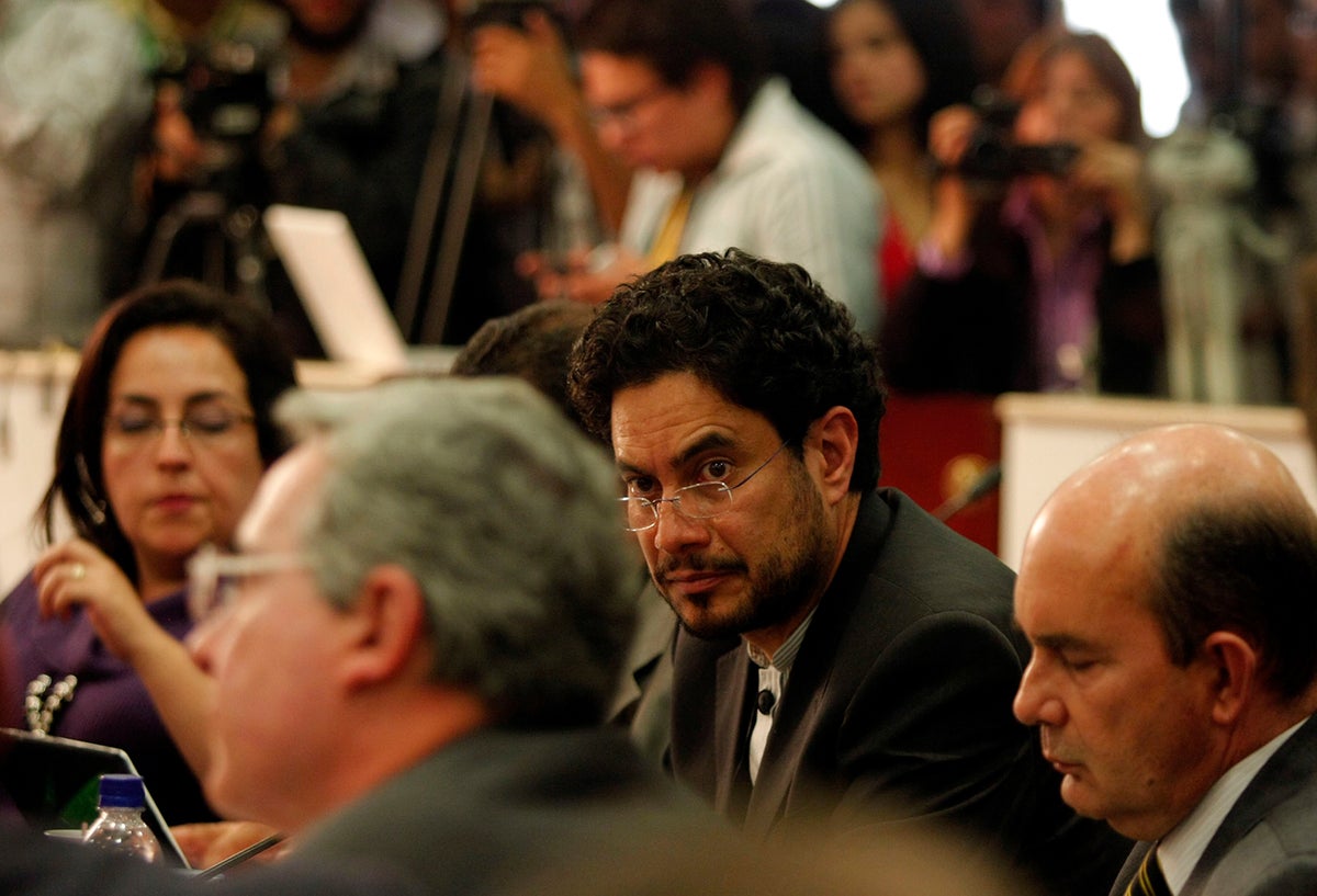 Los senadores Álvaro Uribe e Iván Cepeda.
