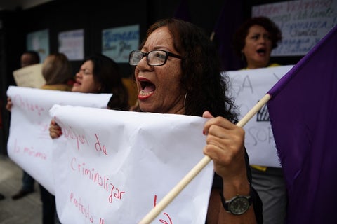 Mujeres protestan en contra del Gobierno Nicaragüense
