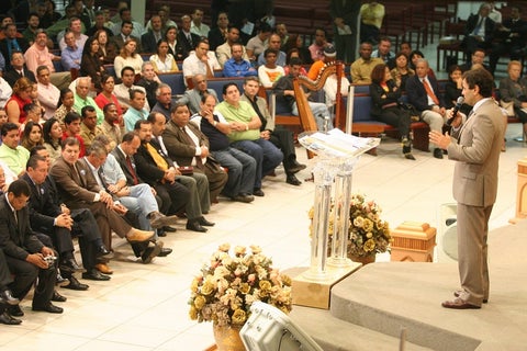 Iglesia evangélica Suramericana en culto