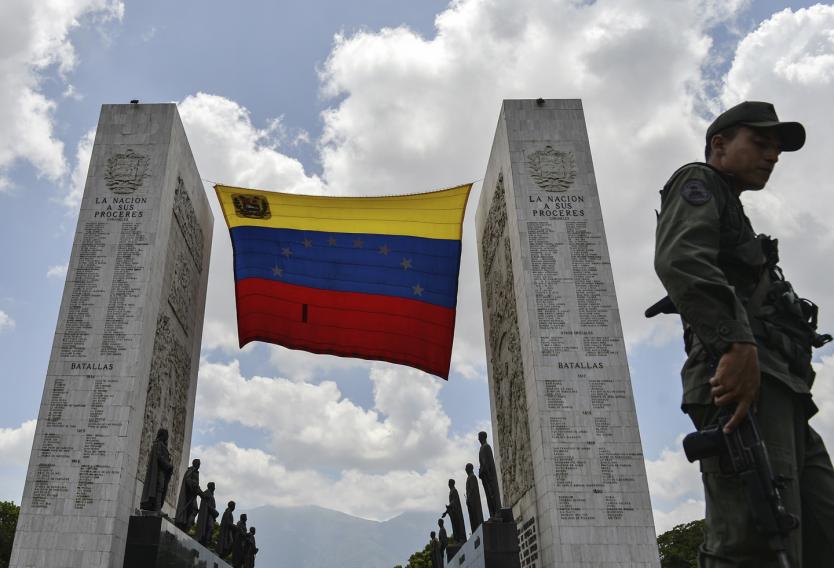 Bandera y militar en Venezuela