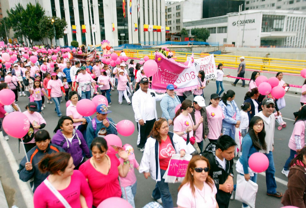 Caminata contra el cáncer de mama en Bogotá