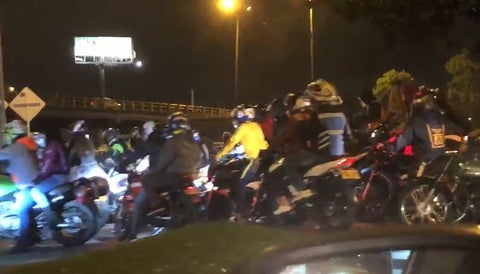 Caravana de motociclistas disfrazados en el norte de Bogotá
