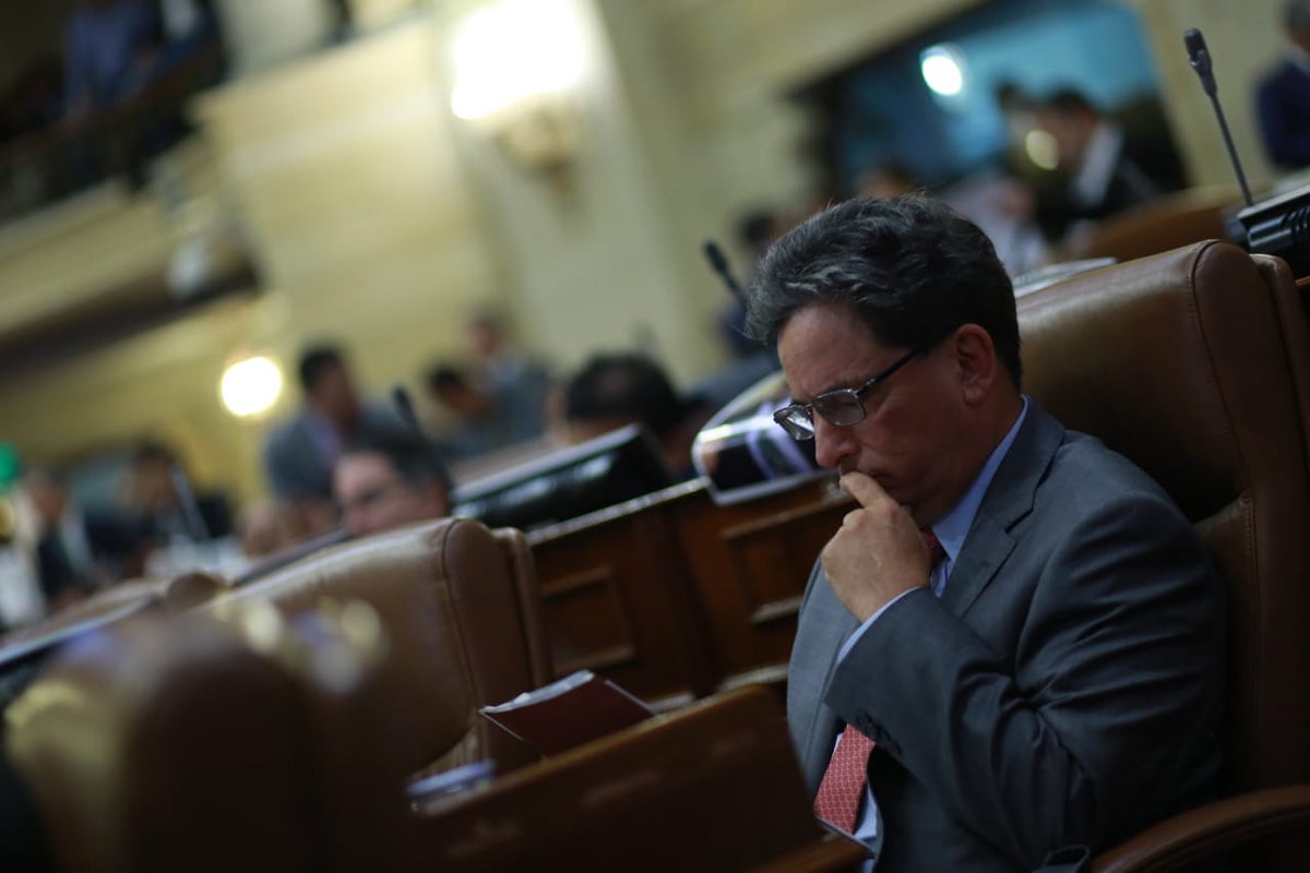 Gobierno y congresistas acuerdan aumentar impuesto a los dividendos