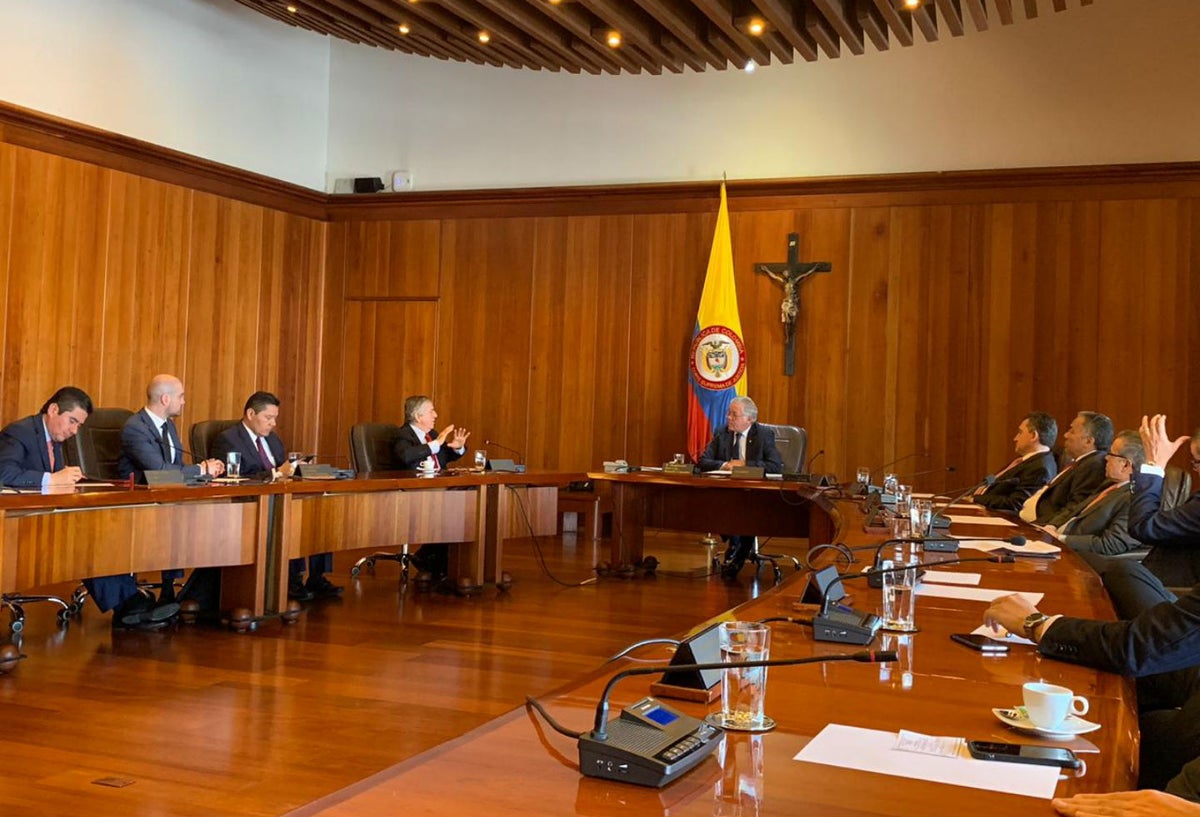 César Gaviria con José Luis Barceló en reunión de los liberales con la Corte Suprema de Justicia.