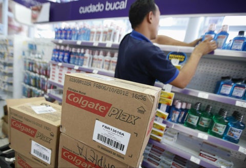 Distribución de cajas de Colgate-Palmolive.