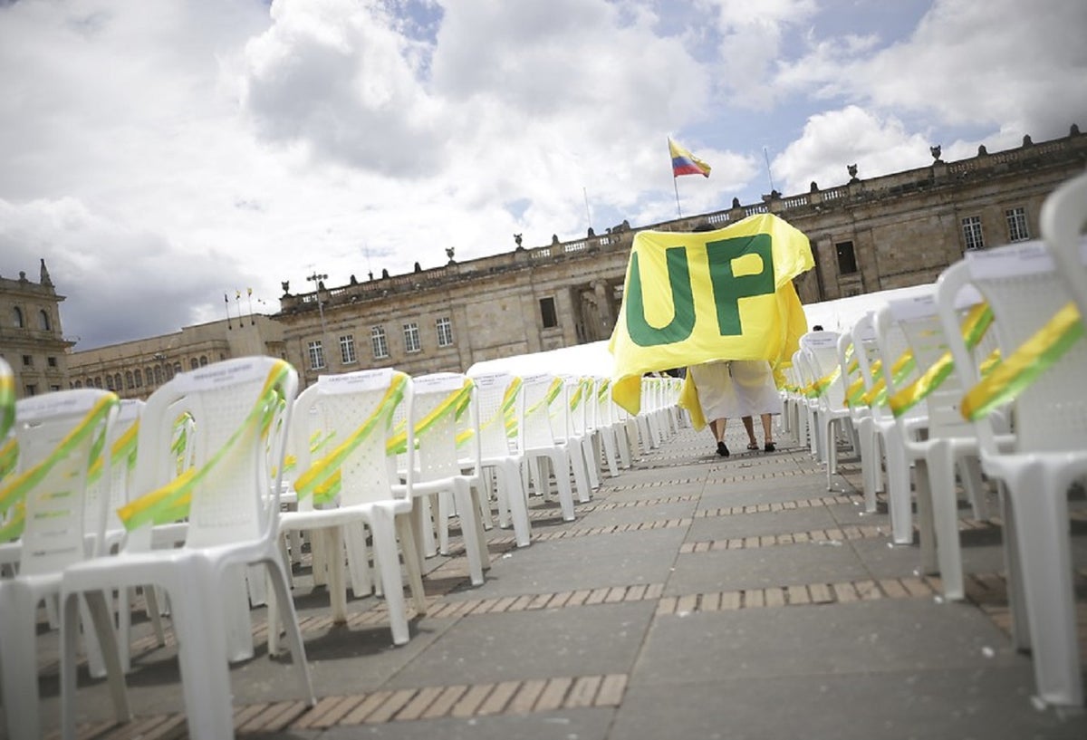 Durante más de 18 años los militantes de la UP sufrieron ataques, amenazas, intimidaciones, asesinatos y exilio de sus principales líderes.