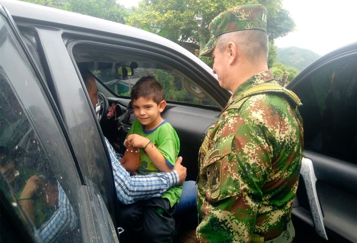 Cristo José Contreras junto con las Fuerzas Militares
