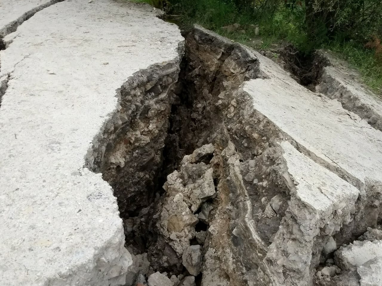 Grietas enormes en San Eduardo (Boyacá) generó falla geológica