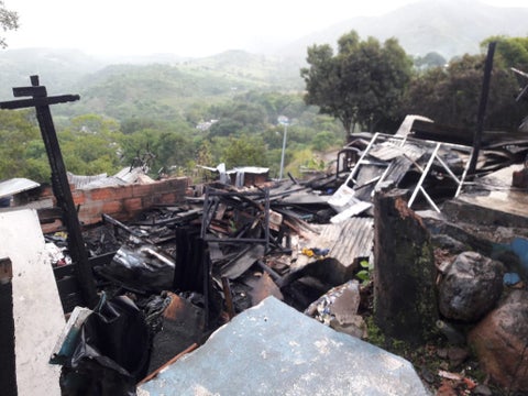 Asentamiento humano incendiado