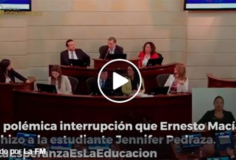 Jennifer Pedraza y Ernesto Macías durante la sesión en el Congreso
