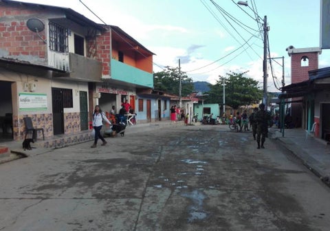 Calle principal del corregimiento de Machuca en Segovia