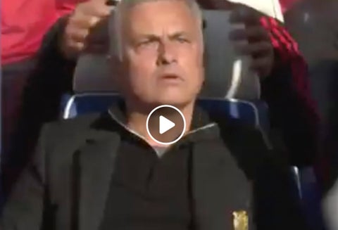 José Mourinho, DT del United, enfurecido