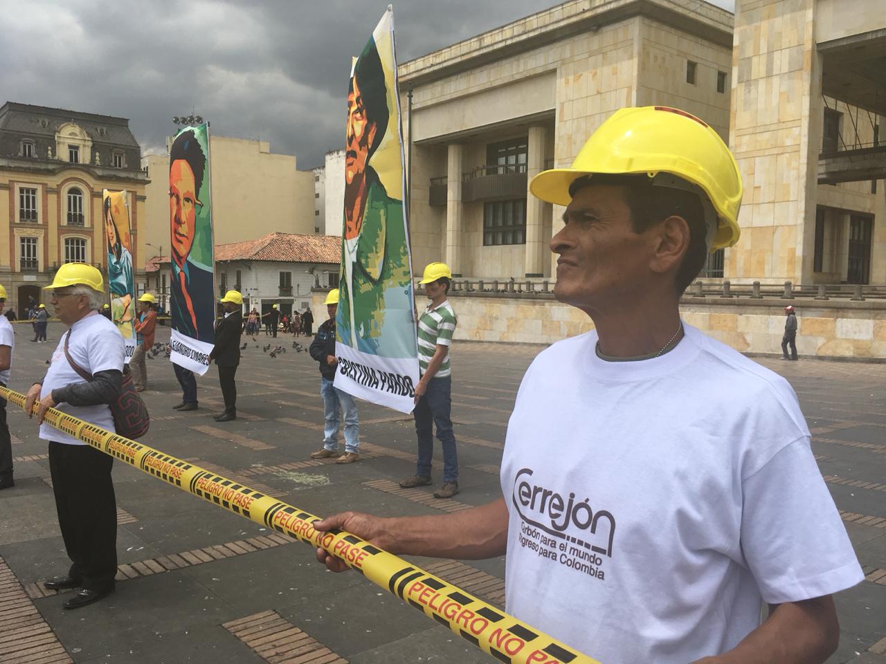 Manifestación pacífica al frente del Palacio de Justicia en Bogotá.