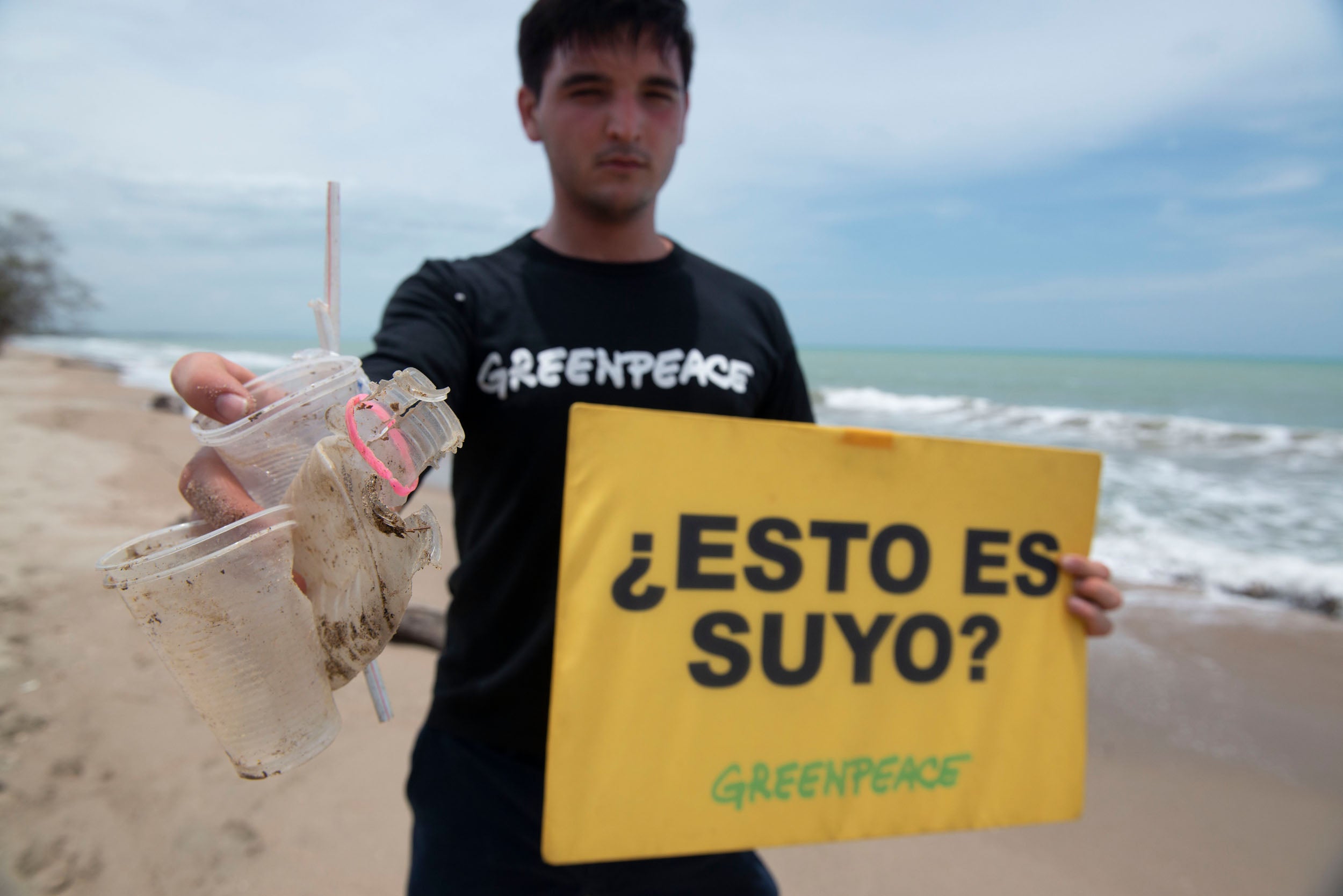 Plásticos en costas colombianas.