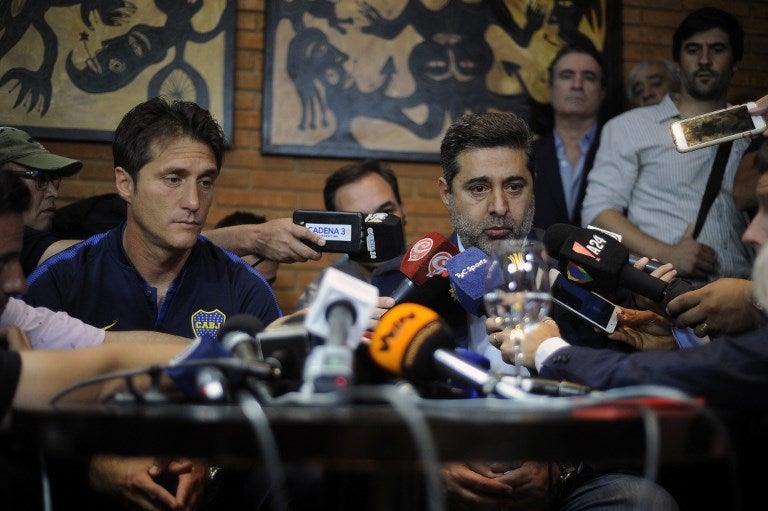 Guillermo Barros Schelotto y Daniel Angelici (DT y presidente de Boca Juniors en rueda de prensa)