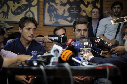 Guillermo Barros Schelotto y Daniel Angelici (DT y presidente de Boca Juniors en rueda de prensa)