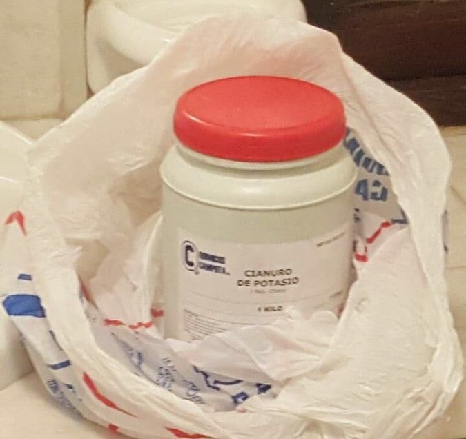 Tarro Cianuro encontrado en la casa de Pizano