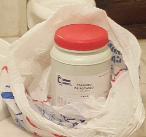 Tarro Cianuro encontrado en la casa de Pizano
