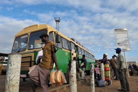 Foto referencial buses en Zimbabwe.