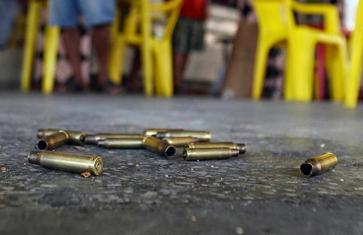 Los delincuentes llegaron con capuchas y armados
