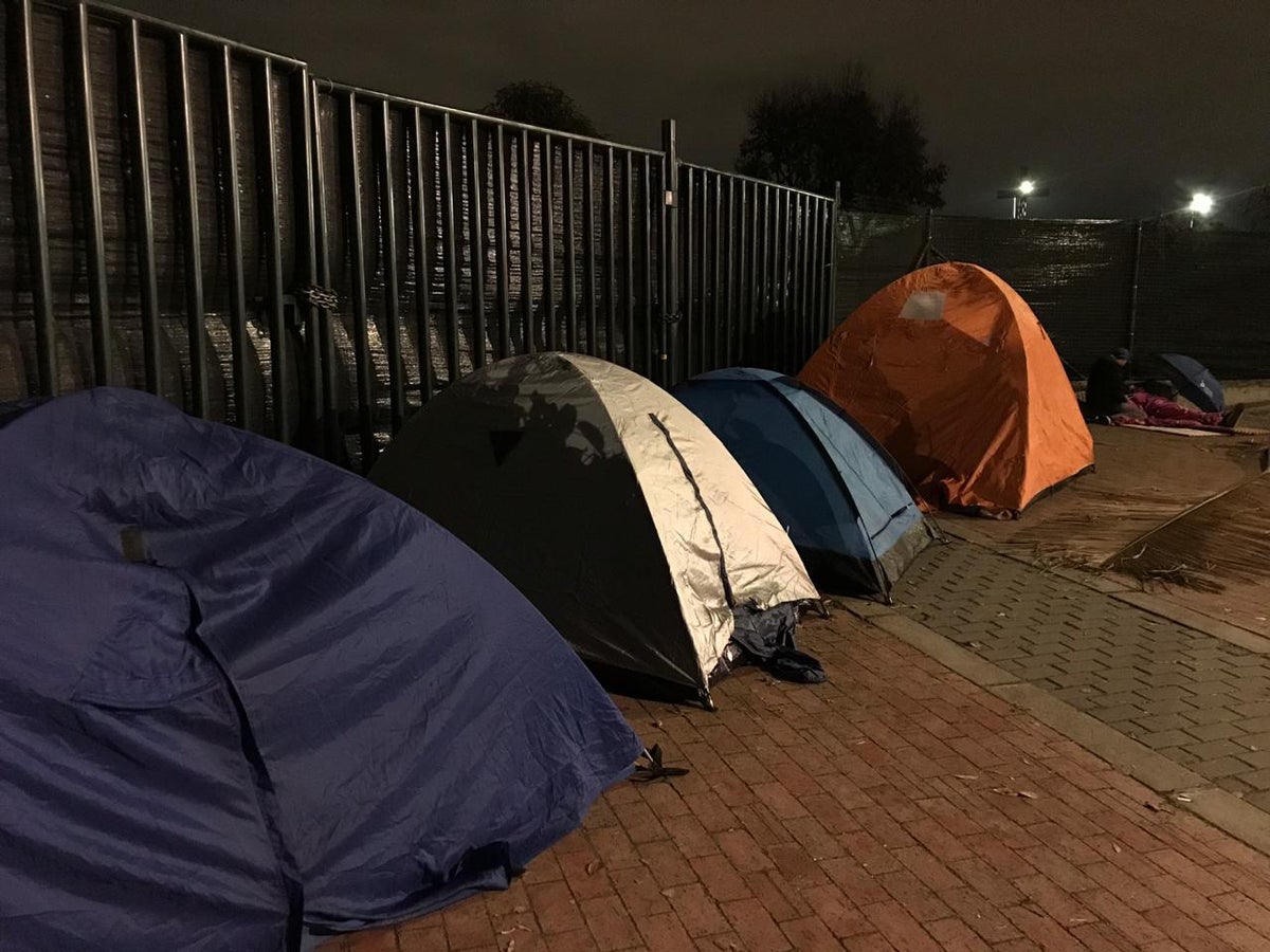 Acampan para concierto de Shakira