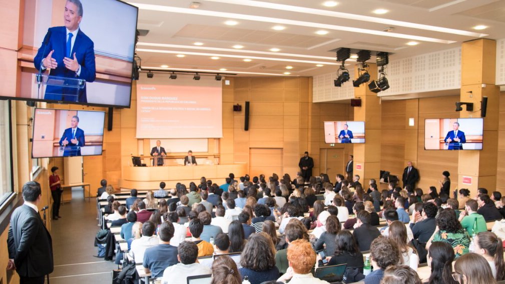 Iván Duque durante foro en París, Francia