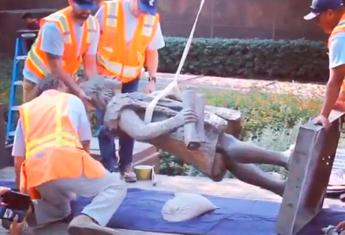 Estatua de Cristóbal Colón retirada de Grand Park, en Los Ángeles