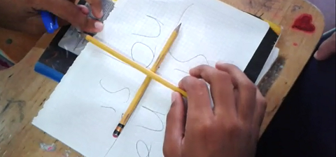 Una profesora en Cartago (Valle del Cauca) golpeó a un estudiante en un hecho que quedó registrado en video.