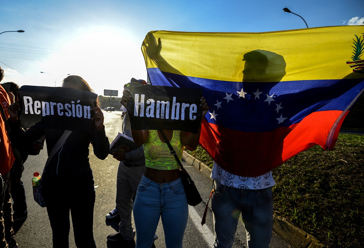 Continua la migración masiva de miles de venezolanos hacia Colombia, Perú y Ecuador.
