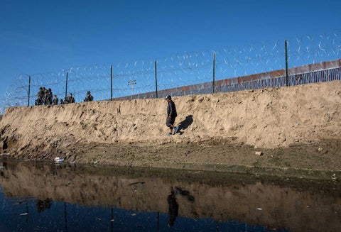 Caravana de migrantes intentó pasar la frontera de EE.UU. con México
